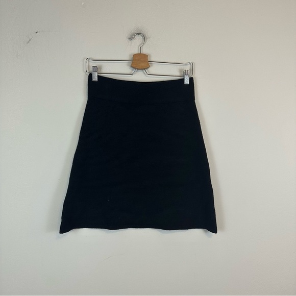 Tahari | Black Ribbed Knit Elastic Waist A-Line Sweater Skirt Size Medium - Picture 1 of 5